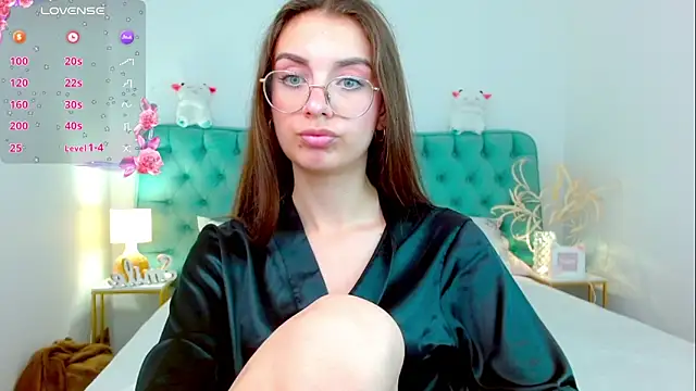 Snapshot of Real_cutie1 chatting on September 20, 9:27 pm Real cutie1 online show from September 20, 9:27 pm