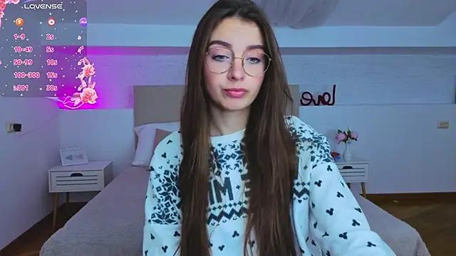 Snapshot of Real_cutie1 chatting on September 28, 9:31 pm Real cutie1 online show from September 28, 9:31 pm