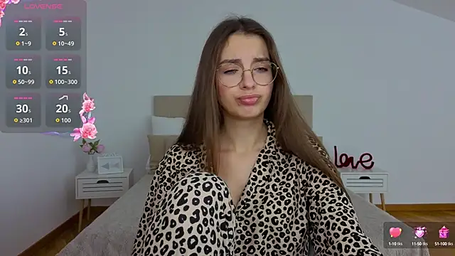 Snapshot of Real_cutie1 chatting on October 13, 9:15 pm Real cutie1 online show from October 13, 9:15 pm