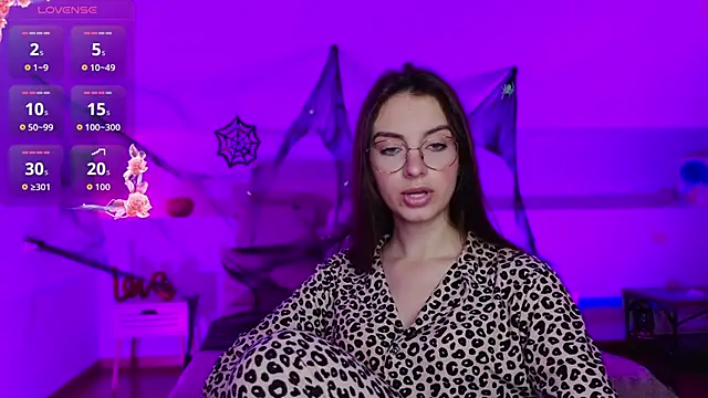 Snapshot of Real_cutie1 chatting on October 22, 9:36 pm Real cutie1 online show from October 22, 9:36 pm