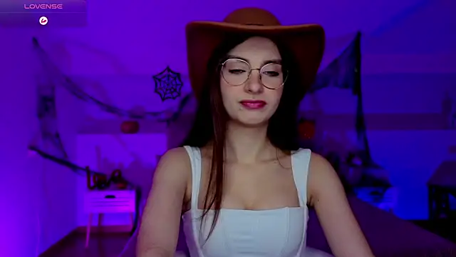 Snapshot of Real_cutie1 chatting on October 31, 7:26 pm Real cutie1 online show from October 31, 7:26 pm