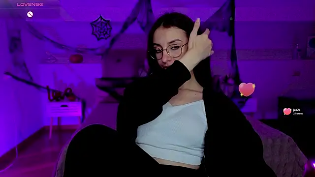 Snapshot of Real_cutie1 chatting on November 1, 8:44 pm Real cutie1 online show from November 1, 8:44 pm