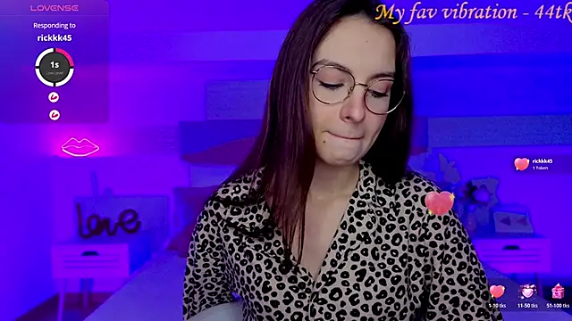 Snapshot of Real_cutie1 chatting on November 7, 8:42 pm Real cutie1 online show from November 7, 8:42 pm