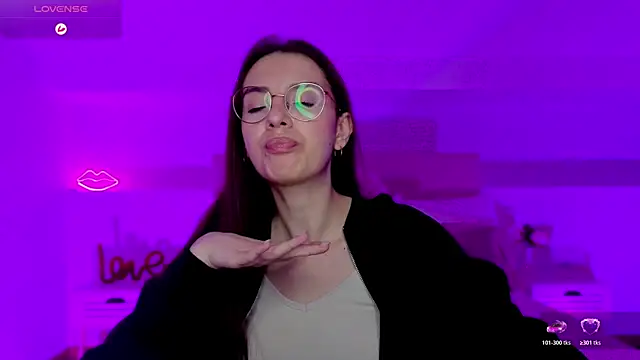 Snapshot of Real_cutie1 chatting on November 10, 9:03 pm Real cutie1 online show from November 10, 9:03 pm