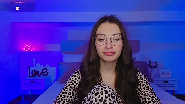 Snapshot of Real_cutie1 chatting on November 16, 9:09 pm Real cutie1 online show from November 16, 9:09 pm