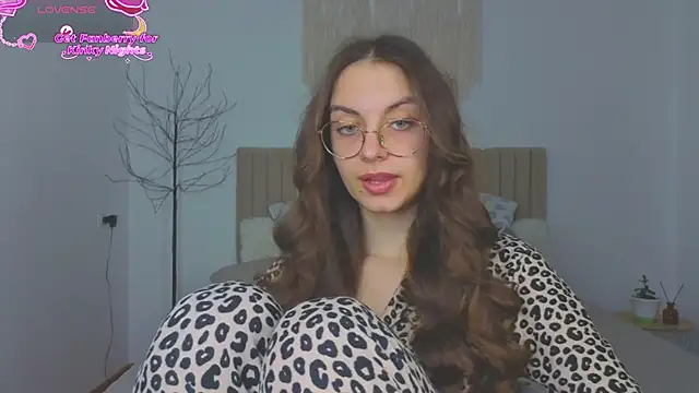 Snapshot of Real_cutie1 chatting on December 2, 2:01 pm Real cutie1 online show from December 2, 2:01 pm