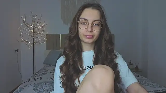 Snapshot of Real_cutie1 chatting on December 5, 1:42 pm Real cutie1 online show from December 5, 1:42 pm