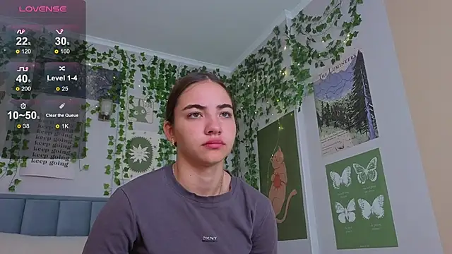 Ashley Pierce online show from November 6, 4:13 am