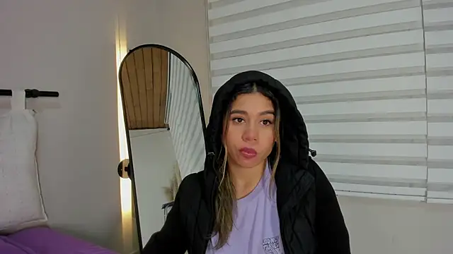 Rachell criss online show from December 4, 4:33 am