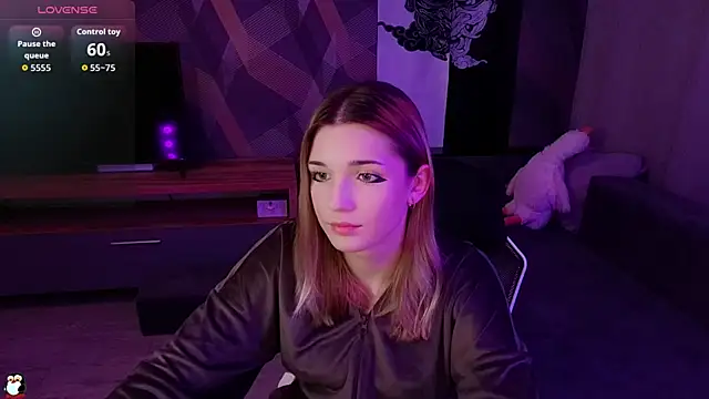 Sandy Belle online show from September 19, 6:30 pm