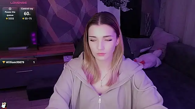 Sandy Belle online show from November 15, 8:38 pm