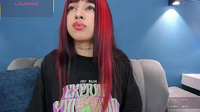 Snapshot of MartinaBlakees chatting on November 6, 2:07 pm MartinaBlakees online show from November 6, 2:07 pm