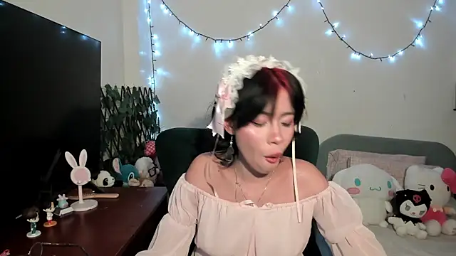 Snapshot of dolliette24 chatting on November 6, 2:34 am dolliette24 online show from November 6, 2:34 am