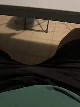 Snapshot of Mrdim26 chatting on September 14, 5:23 pm Mrdim26 online show from September 14, 5:23 pm