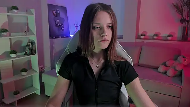 Snapshot of AlicePill chatting on October 23, 2:11 am AlicePill online show from October 23, 2:11 am