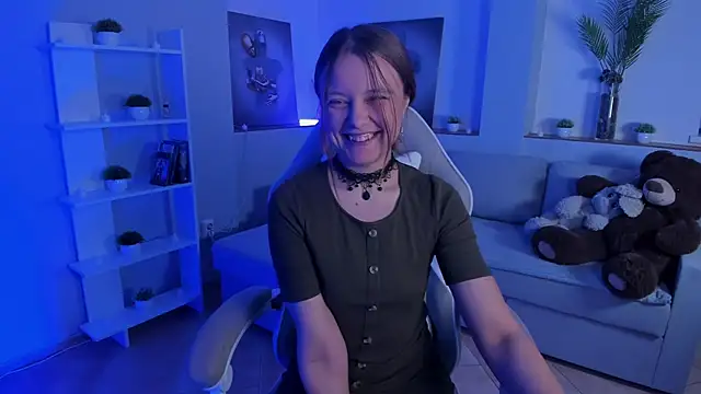 Snapshot of AlicePill chatting on November 11, 1:49 am AlicePill online show from November 11, 1:49 am