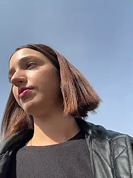 Snapshot of DollyTall chatting on October 6, 8:12 am DollyTall online show from October 6, 8:12 am