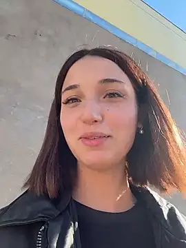 Snapshot of DollyTall chatting on October 8, 9:18 am DollyTall online show from October 8, 9:18 am