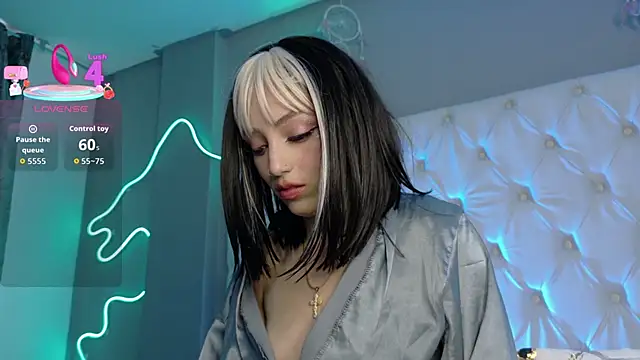 Snapshot of Megan__cole1 chatting on October 17, 12:19 pm Megan cole1 online show from October 17, 12:19 pm