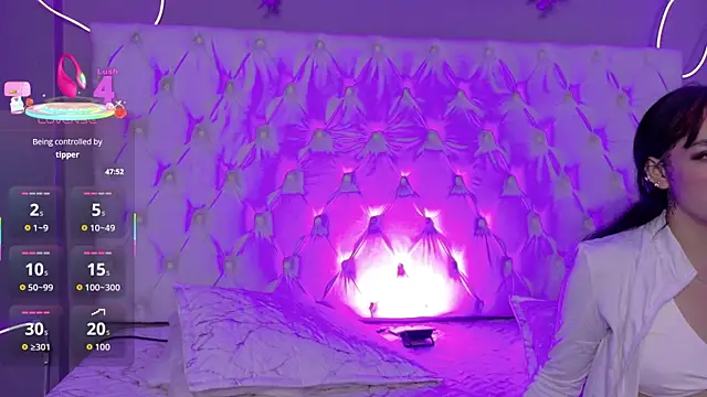 Snapshot of Megan__cole1 chatting on December 16, 4:06 am Megan cole1 online show from December 16, 4:06 am