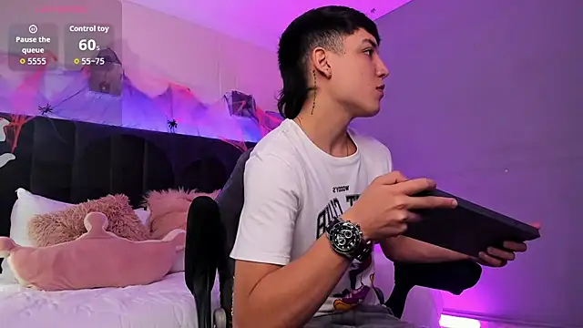 Snapshot of Ares_di_martin chatting on October 14, 2:40 pm Ares di martin online show from October 14, 2:40 pm