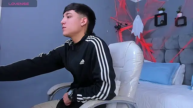 Snapshot of Ares_di_martin chatting on November 4, 4:00 am Ares di martin online show from November 4, 4:00 am