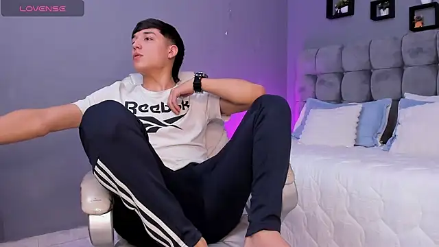 Snapshot of Ares_di_martin chatting on November 7, 5:51 am Ares di martin online show from November 7, 5:51 am