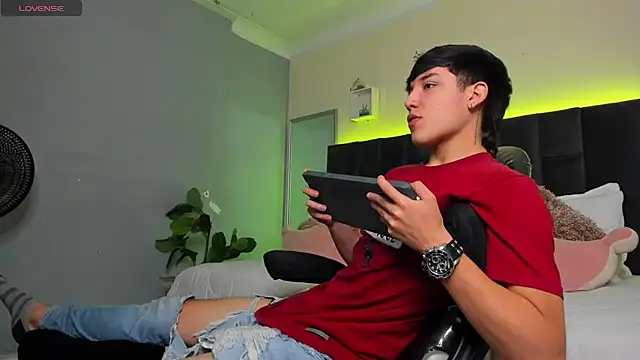 Snapshot of Ares_di_martin chatting on November 29, 1:36 pm Ares di martin online show from November 29, 1:36 pm