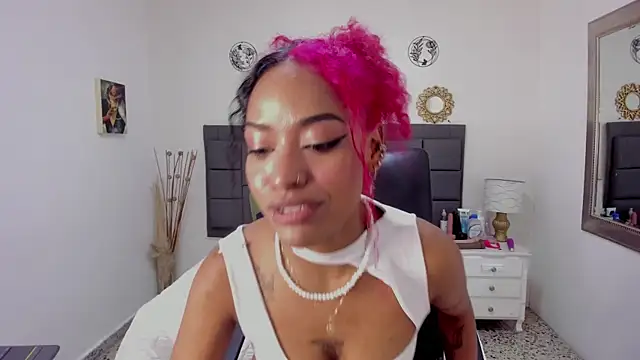 Snapshot of summer_williams18 chatting on December 5, 12:08 am summer williams18 online show from December 5, 12:08 am