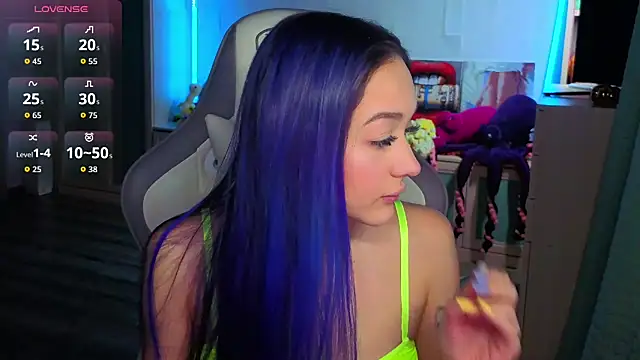 Snapshot of Im_suka chatting on December 4, 2:43 am Im suka online show from December 4, 2:43 am