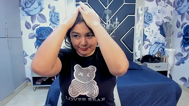 Snapshot of LatinaHoleQueen chatting on October 3, 3:53 pm LatinaHoleQueen online show from October 3, 3:53 pm