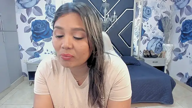 Snapshot of LatinaHoleQueen chatting on November 5, 2:17 pm LatinaHoleQueen online show from November 5, 2:17 pm