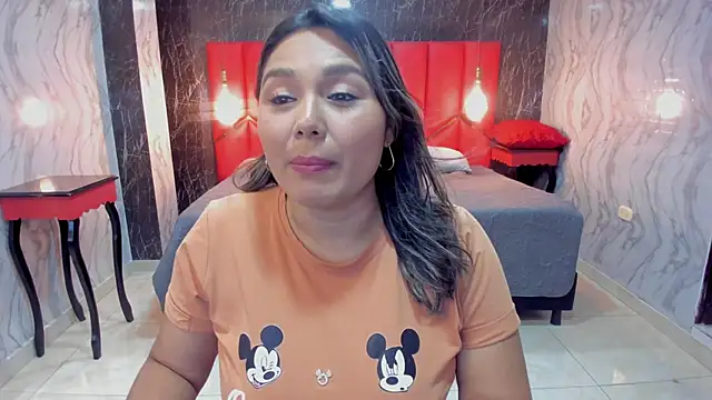 Snapshot of LatinaHoleQueen chatting on December 4, 2:37 pm LatinaHoleQueen online show from December 4, 2:37 pm