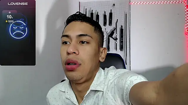 Snapshot of dylan_apol0 chatting on September 28, 3:01 am dylan apol0 online show from September 28, 3:01 am