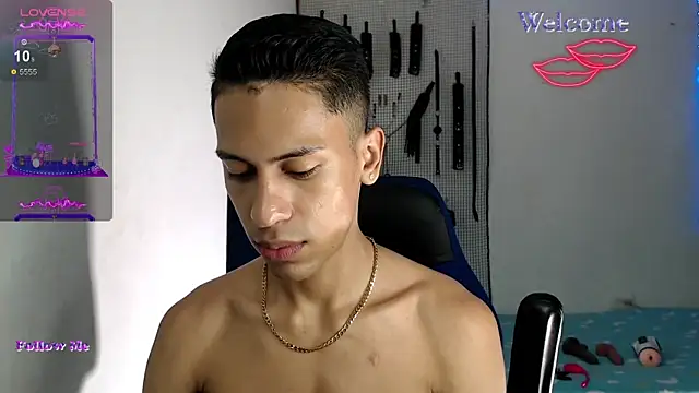 dylan apol0 online show from October 25, 5:59 am