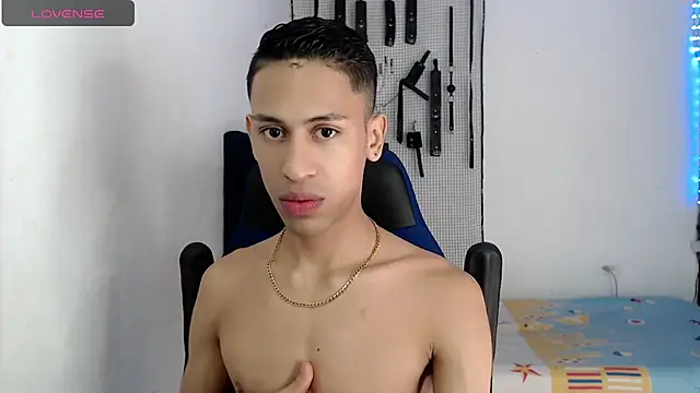 dylan apol0 online show from November 9, 4:44 am