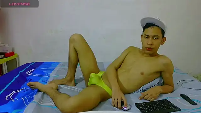 dylan apol0 online show from April 12, 10:37 pm