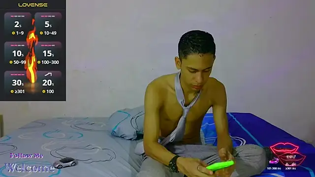 dylan apol0 online show from April 21, 2:15 am