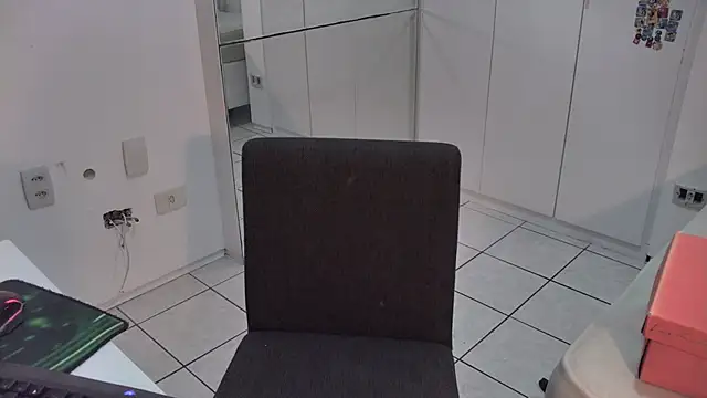 Snapshot of raposinharabuda chatting on November 18, 2:06 am raposinharabuda online show from November 18, 2:06 am