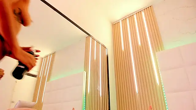 Snapshot of Elody_rousse chatting on November 28, 12:19 pm Elody rousse online show from November 28, 12:19 pm