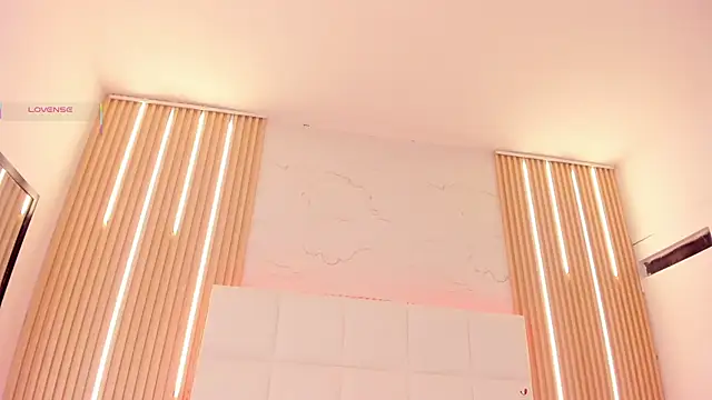 Snapshot of Elody_rousse chatting on December 5, 12:25 pm Elody rousse online show from December 5, 12:25 pm