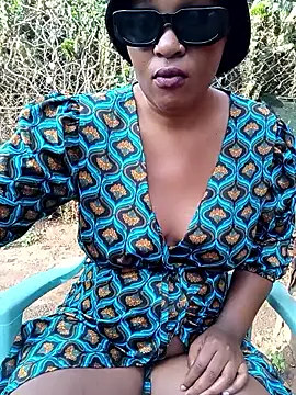 Snapshot of sweetLady89 chatting on November 10, 4:33 am sweetLady89 online show from November 10, 4:33 am