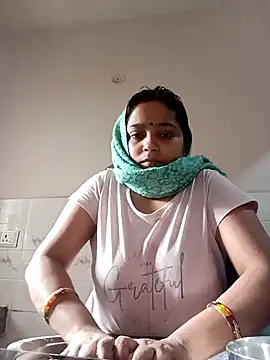 Snapshot of Trisha_71 chatting on November 17, 3:45 am Trisha 71 online show from November 17, 3:45 am