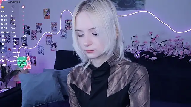 Snapshot of Megan--chan chatting on December 14, 7:07 pm Megan--chan online show from December 14, 7:07 pm