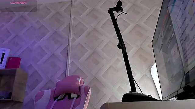 Clhoe Johnson online show from October 24, 12:23 pm