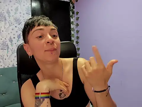 Snapshot of _Hannah_Hot chatting on October 4, 2:31 am Hannah Hot online show from October 4, 2:31 am