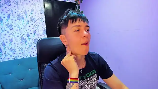 Snapshot of _Hannah_Hot chatting on October 16, 1:28 am Hannah Hot online show from October 16, 1:28 am