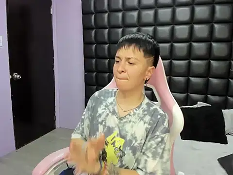 Snapshot of _Hannah_Hot chatting on November 11, 12:32 am Hannah Hot online show from November 11, 12:32 am