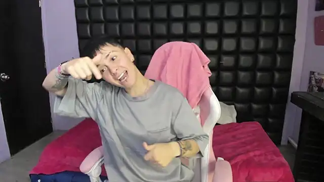 Snapshot of _Hannah_Hot chatting on November 14, 12:20 am Hannah Hot online show from November 14, 12:20 am