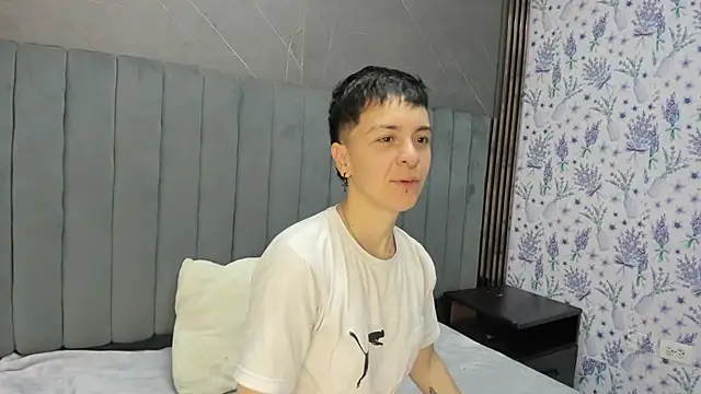 Snapshot of _Hannah_Hot chatting on December 1, 1:21 am Hannah Hot online show from December 1, 1:21 am